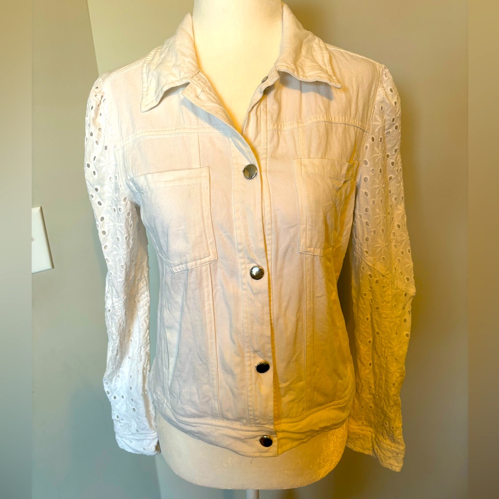Design 365 Eyelet Sleeve White Jacket